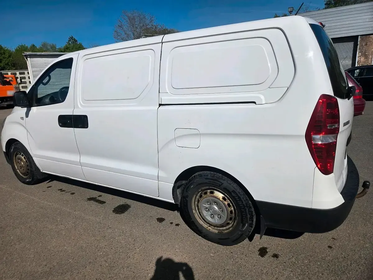 Gebraucht Hyundai H-1 136 PS (100 kW) 2016 Weiß Van / Kleinbus