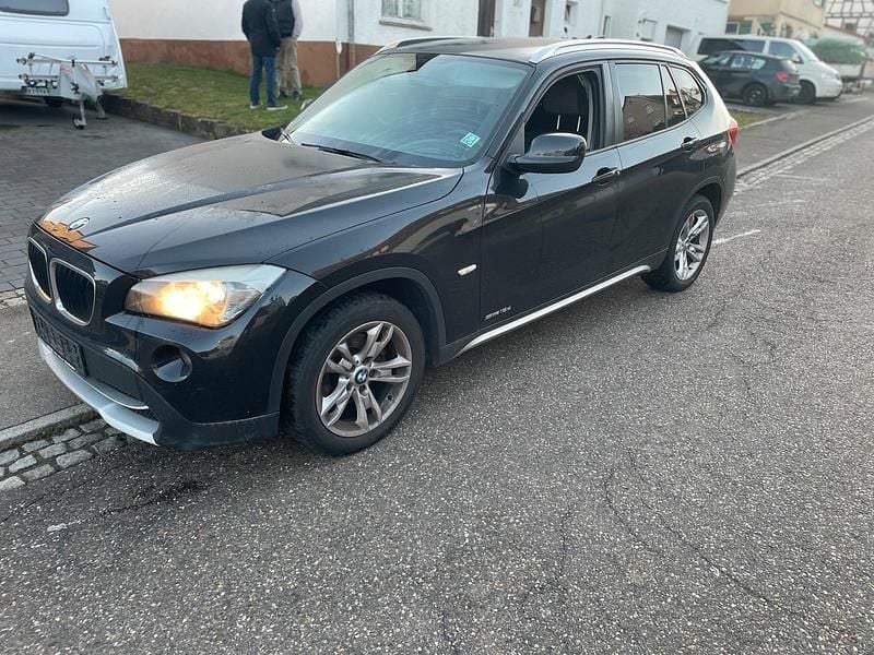 Schwarz Gebraucht 2011 BMW X1 SUV | 7.850 € - Bild 1/4