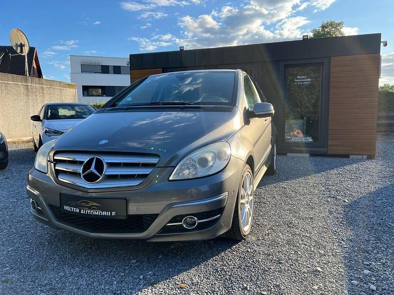 Grau Gebraucht 2009 Mercedes B200 Van / Kleinbus | 4.990 € (Guter Preis) - Bild 1/4