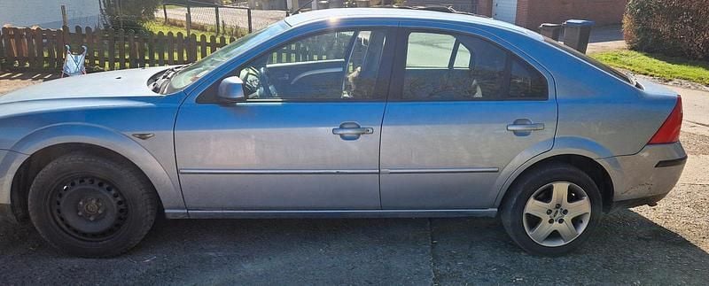 Gebraucht Ford Mondeo 125 PS (91 kW) 2004 Blau Limousine