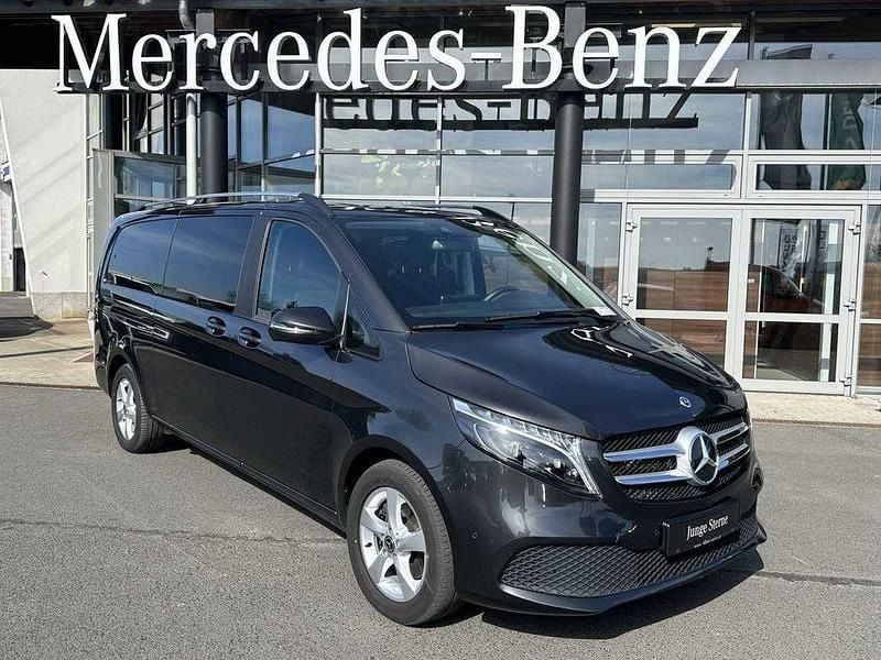 Grau Gebraucht 2023 Mercedes V300 Edition Van / Kleinbus | 57.890 € (Guter Preis) - Bild 1/4