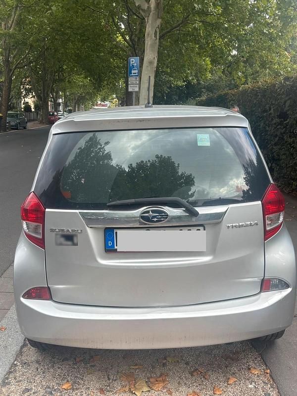 Gebraucht Subaru Trezia 73 PS (53 kW) 2011 Silber Kleinwagen