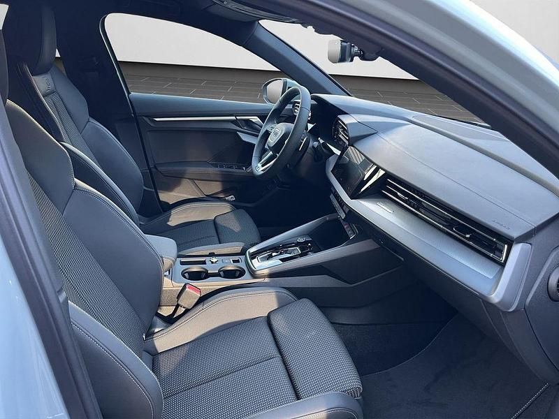 Neu Audi A3 Sport 204 PS (150 kW) 2026 Grau Limousine