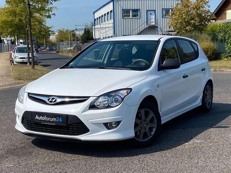 Weiß Gebraucht 2011 Hyundai i30 Classic Kleinwagen | 1.850 € (Fairer Preis) - Bild 1/4
