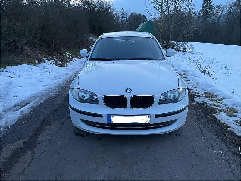 Gebraucht BMW 116 122 PS (89 kW) 2010 Weiß Kleinwagen