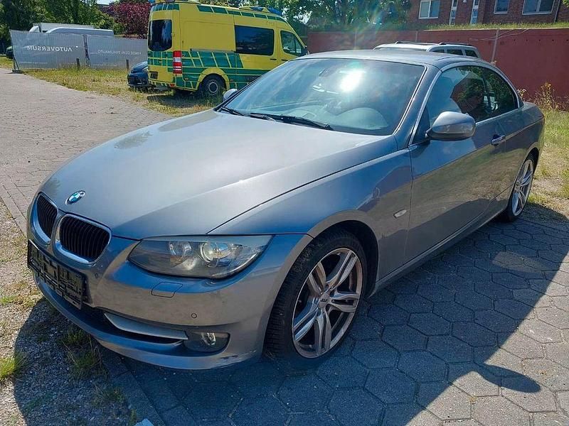 Spacegrau Gebraucht 2010 BMW 320 Cabriolet Sport Line Cabrio | 13.180 € (Fairer Preis) - Bild 1/4