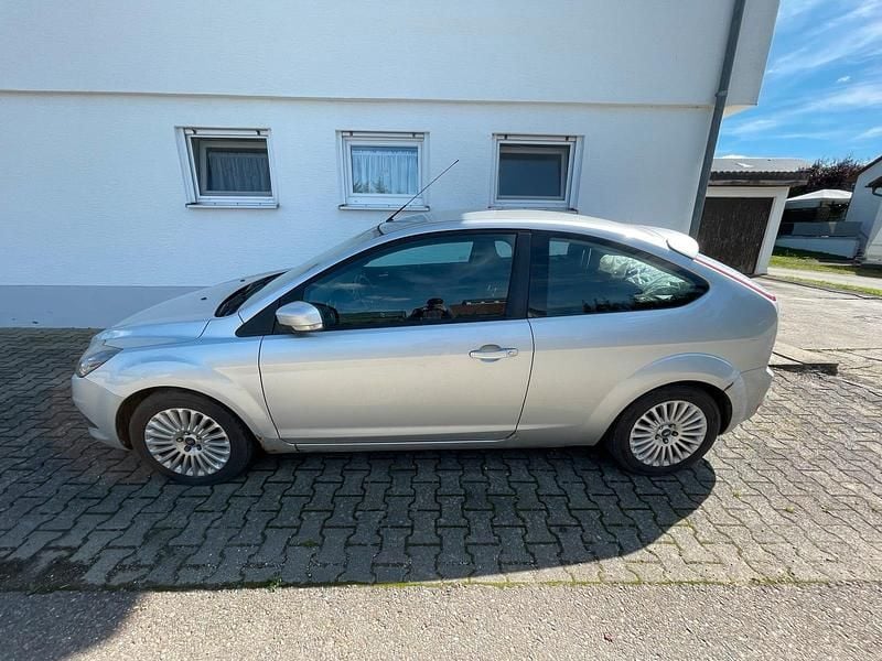 Silber Gebraucht 2010 Ford Focus Kleinwagen | 1.000 € (Superpreis) - Bild 1/4