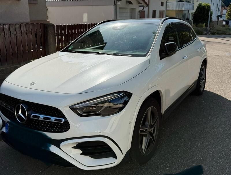 Weiß Gebraucht 2024 Mercedes GLA200 AMG line SUV | 44.500 € (Etwas zu teuer) - Bild 1/4