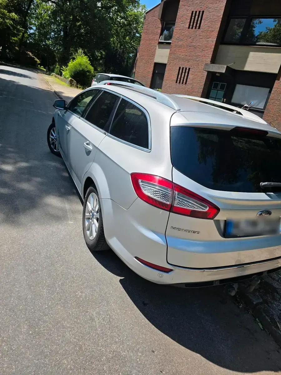 Gebraucht Ford Mondeo 140 PS (102 kW) 2012 Silber Kombi