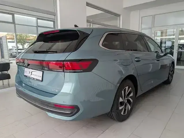 Gebraucht VW Passat Business 150 PS (110 kW) 2025 Grün Kombi