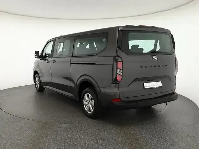 Gebraucht Ford Tourneo 136 PS (100 kW) 2025 Magneticgraumet. Van / Kleinbus