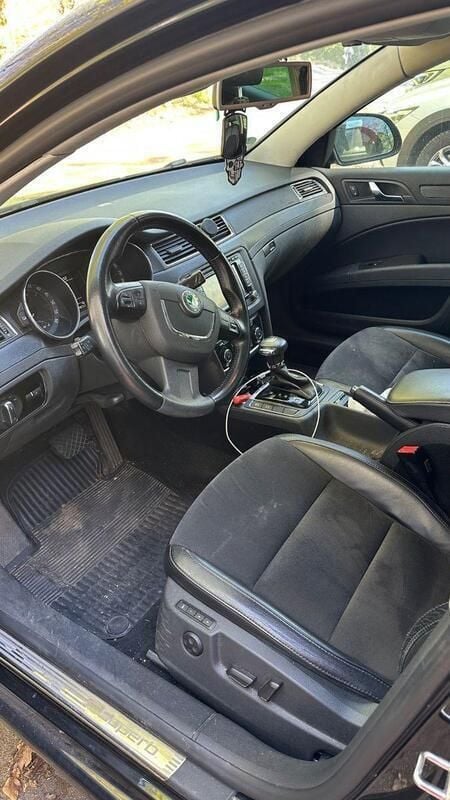 Gebraucht Skoda Superb 170 PS (125 kW) 2012 Schwarz Kombi