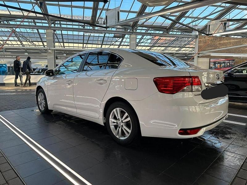 Gebraucht Toyota Avensis Multidrive S 147 PS (108 kW) 2012 Weiß Limousine