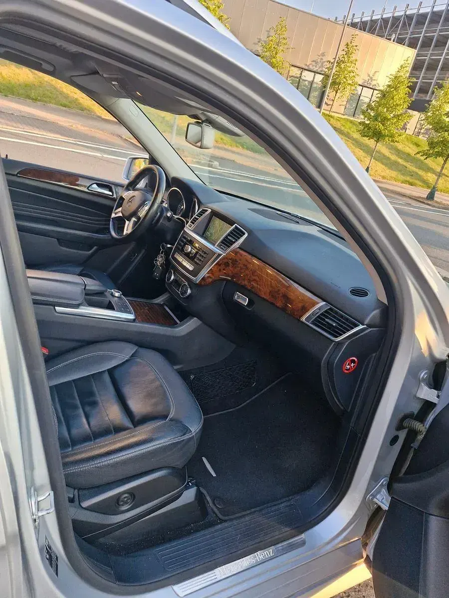 Gebraucht Mercedes ML350 AMG line 258 PS (189 kW) 2014 Silber SUV