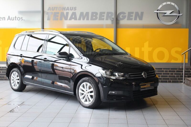 Schwarz Gebraucht 2019 VW Touran Comfortline Van / Kleinbus | 27.400 € (Etwas zu teuer) - Bild 1/4