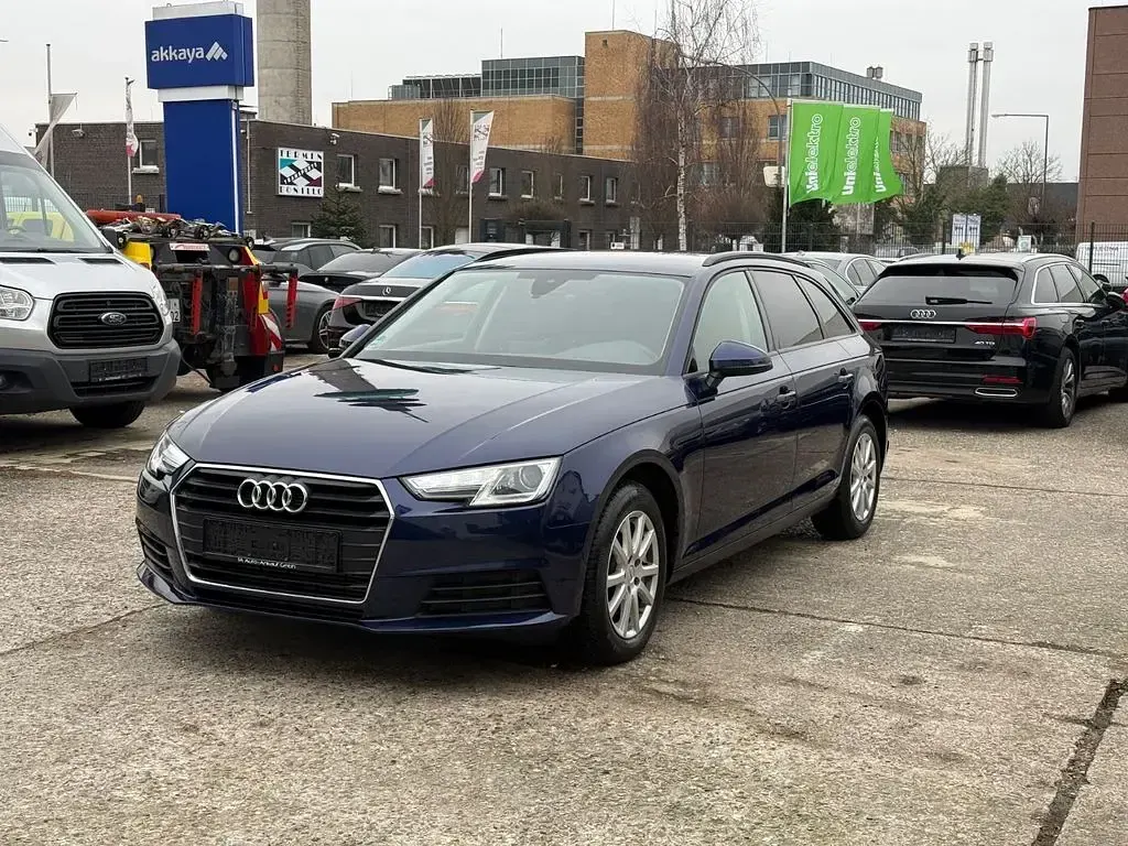 Gebraucht Audi A4 Basis 150 PS (110 kW) 2019 Blau Kombi