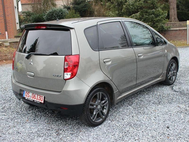 Gebraucht Mitsubishi Colt 95 PS (69 kW) 2010 Beige Kleinwagen
