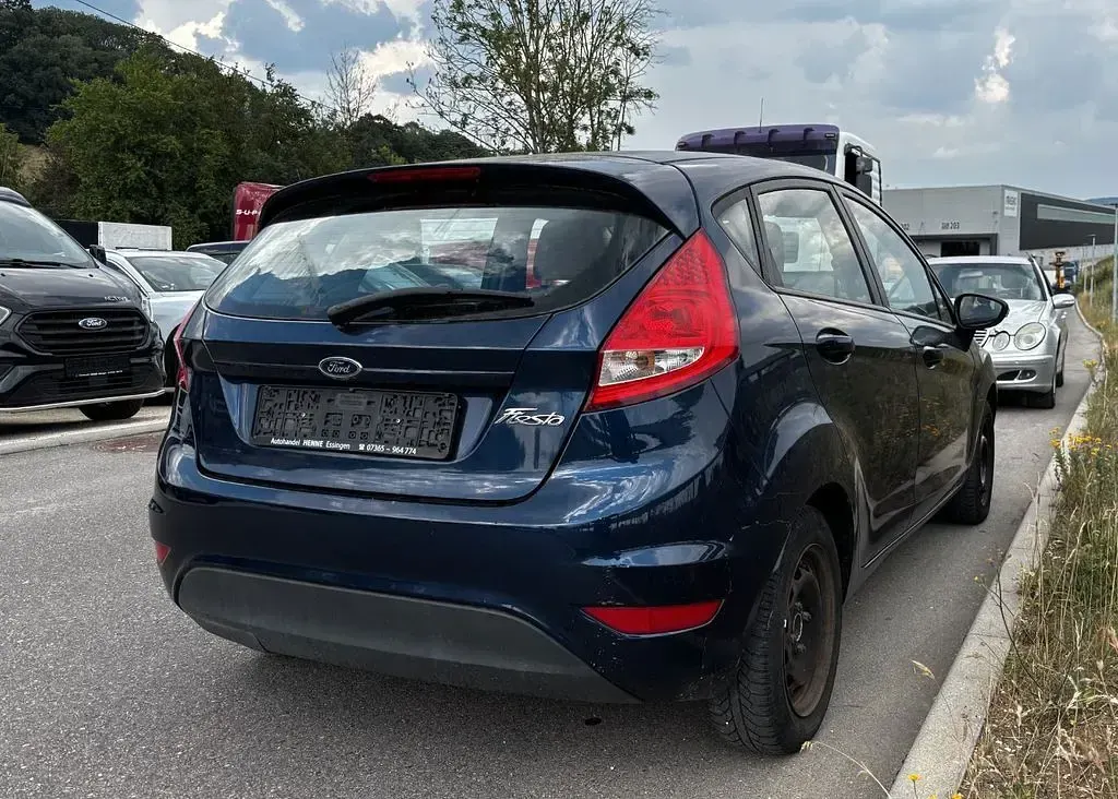 Gebraucht Ford Fiesta Titanium 82 PS (60 kW) 2010 Blau Limousine