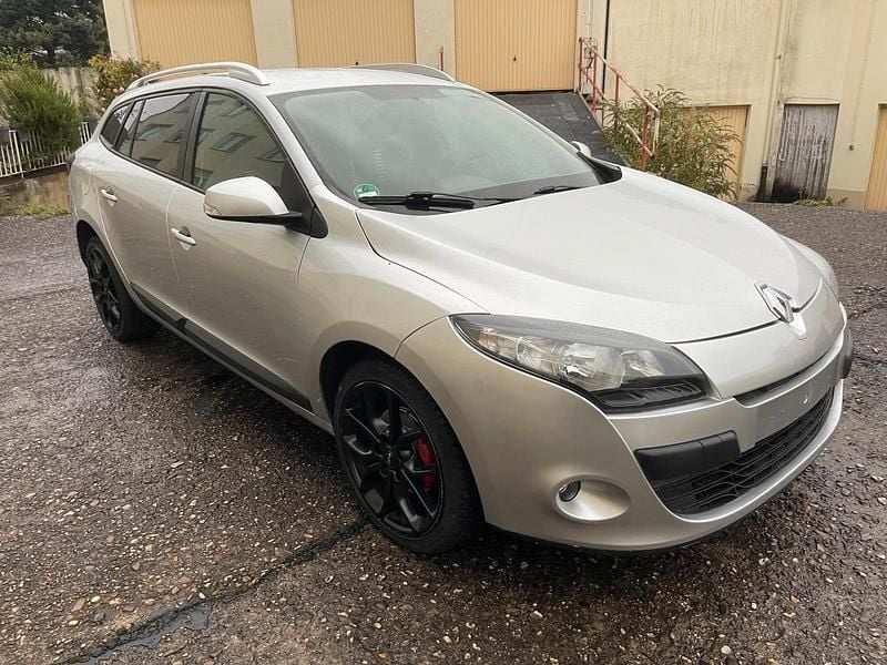 Grau Gebraucht 2012 Renault Mégane III Dynamique Kombi | 3.650 € (Guter Preis) - Bild 1/4