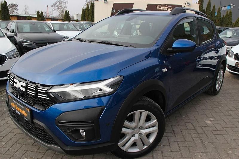 Gebraucht Dacia Sandero Expression 91 PS (66 kW) 2024 Blau Van / Kleinbus