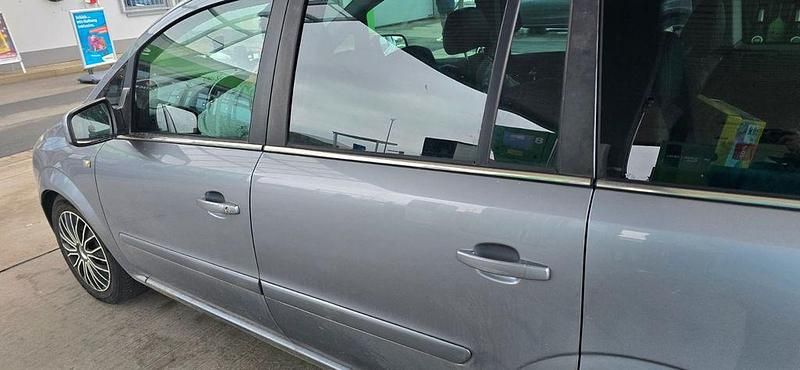 Gebraucht Opel Zafira 140 PS (102 kW) 2011 Silber Van / Kleinbus