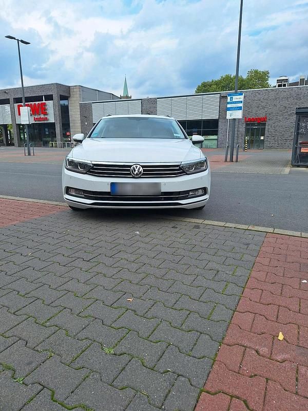 Gebraucht VW Passat 150 PS (110 kW) 2018 Weiß Kombi