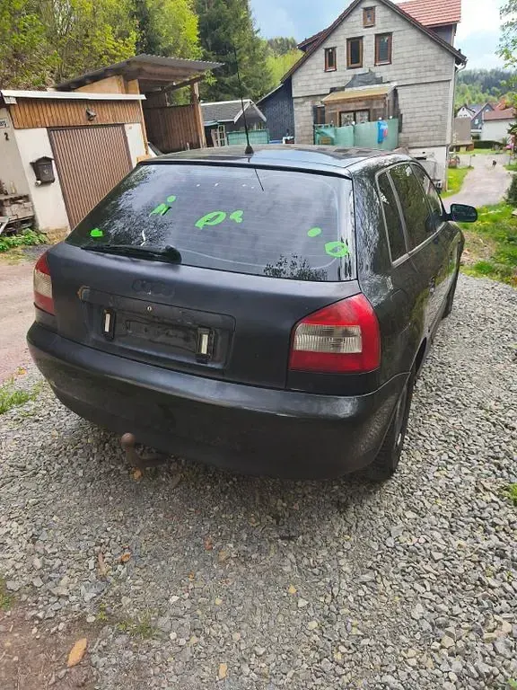 Gebraucht Audi A3 Ambiente 131 PS (96 kW) 2001 Schwarz Kleinwagen