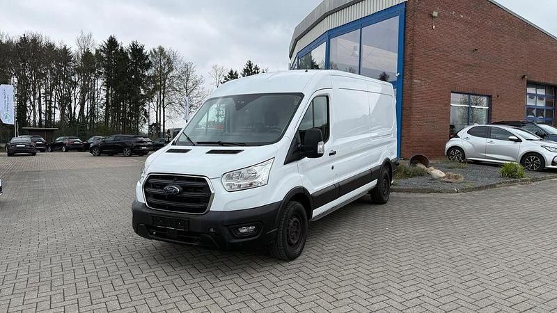 Gebraucht Ford Transit Trend 131 PS (96 kW) 2022 Weiß Van / Kleinbus