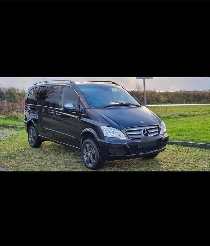 Schwarz Gebraucht 2011 Mercedes Viano Van / Kleinbus | 16.150 € - Bild 1/4