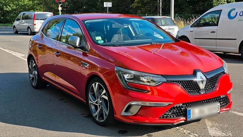 Rot Gebraucht 2016 Renault Mégane GT Line GT Limousine | 13.490 € (Guter Preis) - Bild 1/4