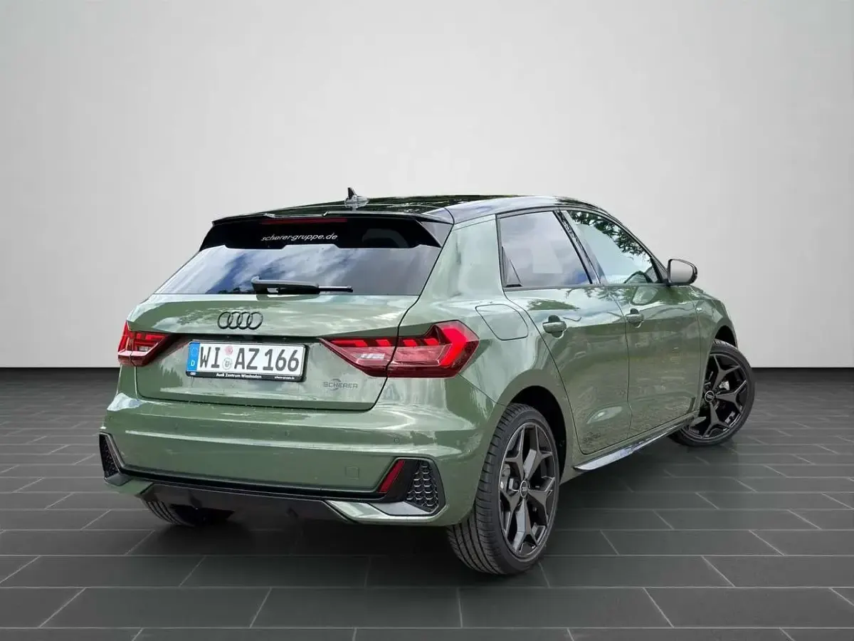 Gebraucht Audi A1 150 PS (110 kW) 2026 Distriktgrün metallic SUV