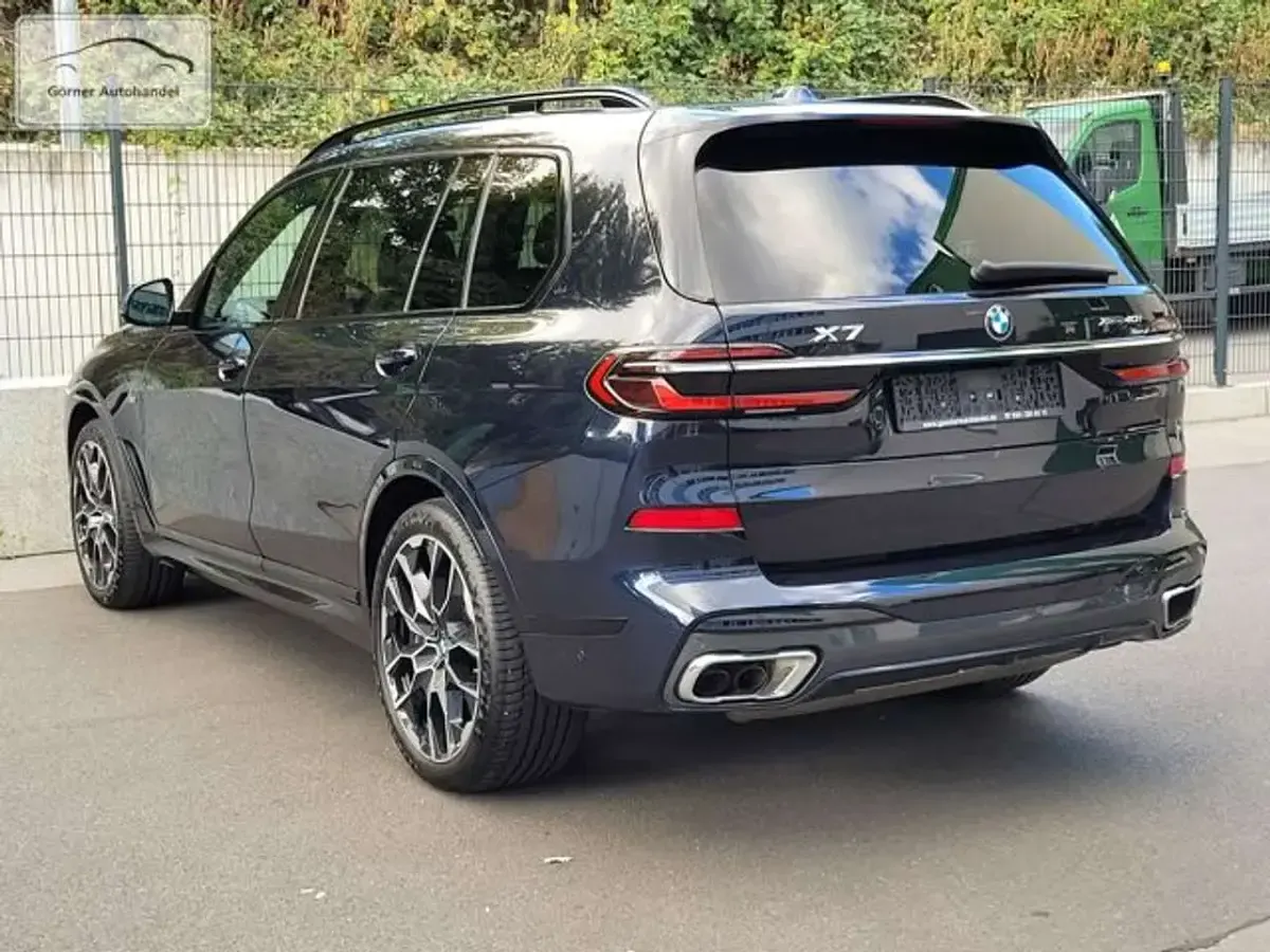 Gebraucht BMW X7 Sport Line 381 PS (280 kW) 2023 Tansanitblau meta (metallic) SUV
