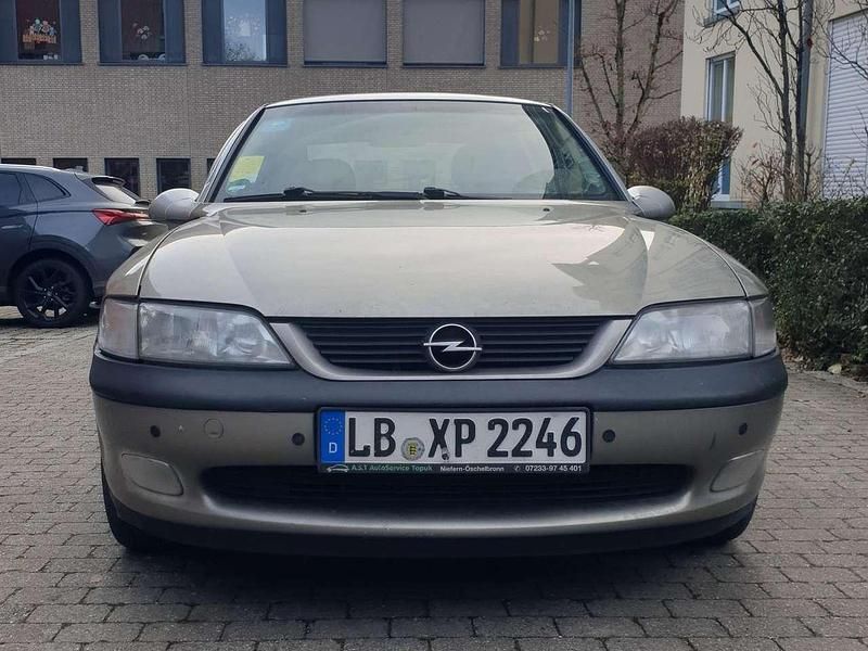 Gebraucht Opel Vectra 101 PS (74 kW) 2000 Silber Limousine