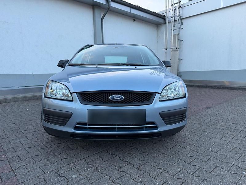 Gebraucht Ford Focus Ambiente 101 PS (74 kW) 2005 Andere farben Limousine
