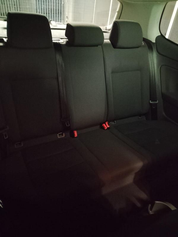 Schwarz Gebraucht 2004 VW Golf V Limousine | 2.100 € (Fairer Preis) - Bild 1/4