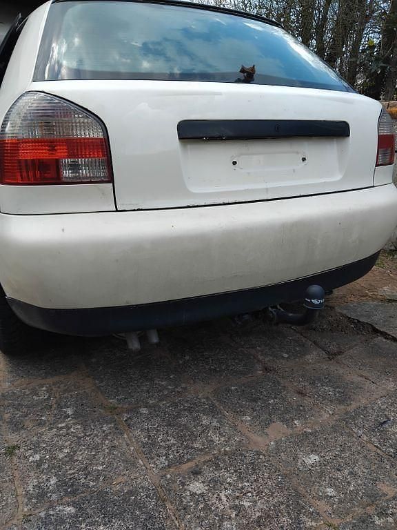 Gebraucht Audi A3 Ambiente 102 PS (75 kW) 2001 Weiß Kleinwagen