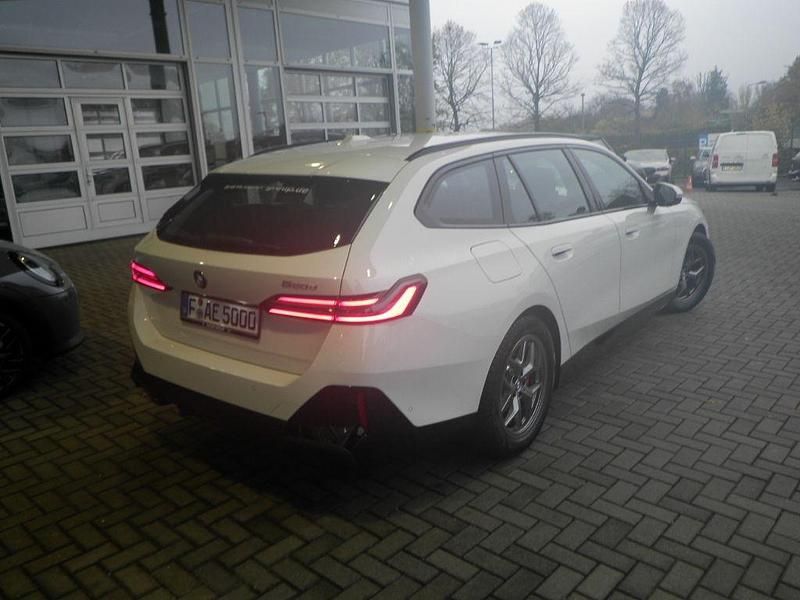 Gebraucht BMW 520 Performance 197 PS (144 kW) 2025 Weiß Kombi