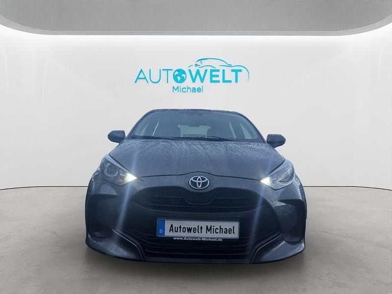 Gebraucht Toyota Yaris 92 PS (67 kW) 2022 Grau Kleinwagen