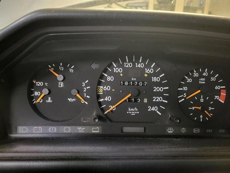 Silber Gebraucht 1994 Mercedes 230 Cabrio | 29.990 € - Bild 1/4