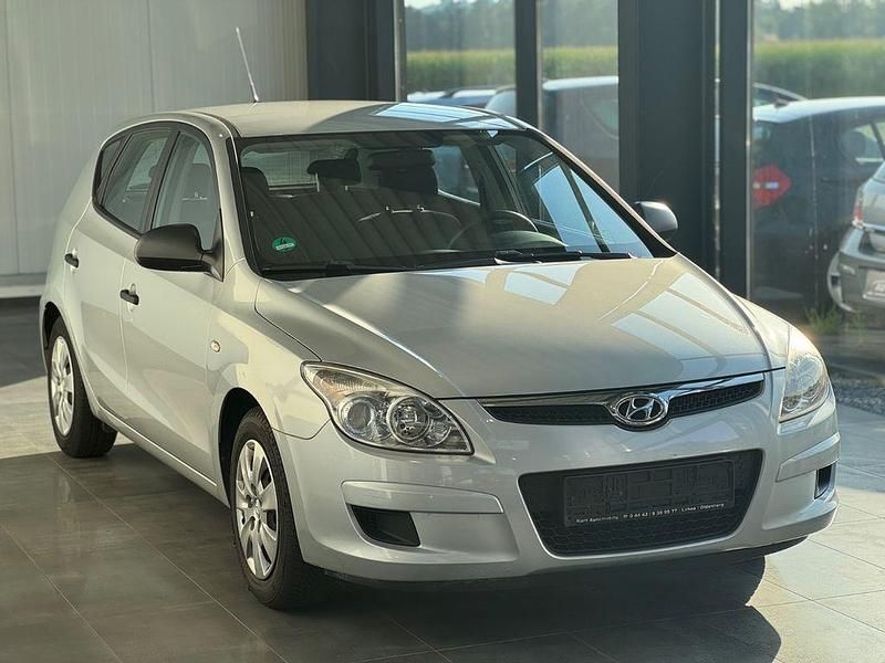 Silber Gebraucht 2008 Hyundai i30 Classic Limousine | 2.590 € (Fairer Preis) - Bild 1/4