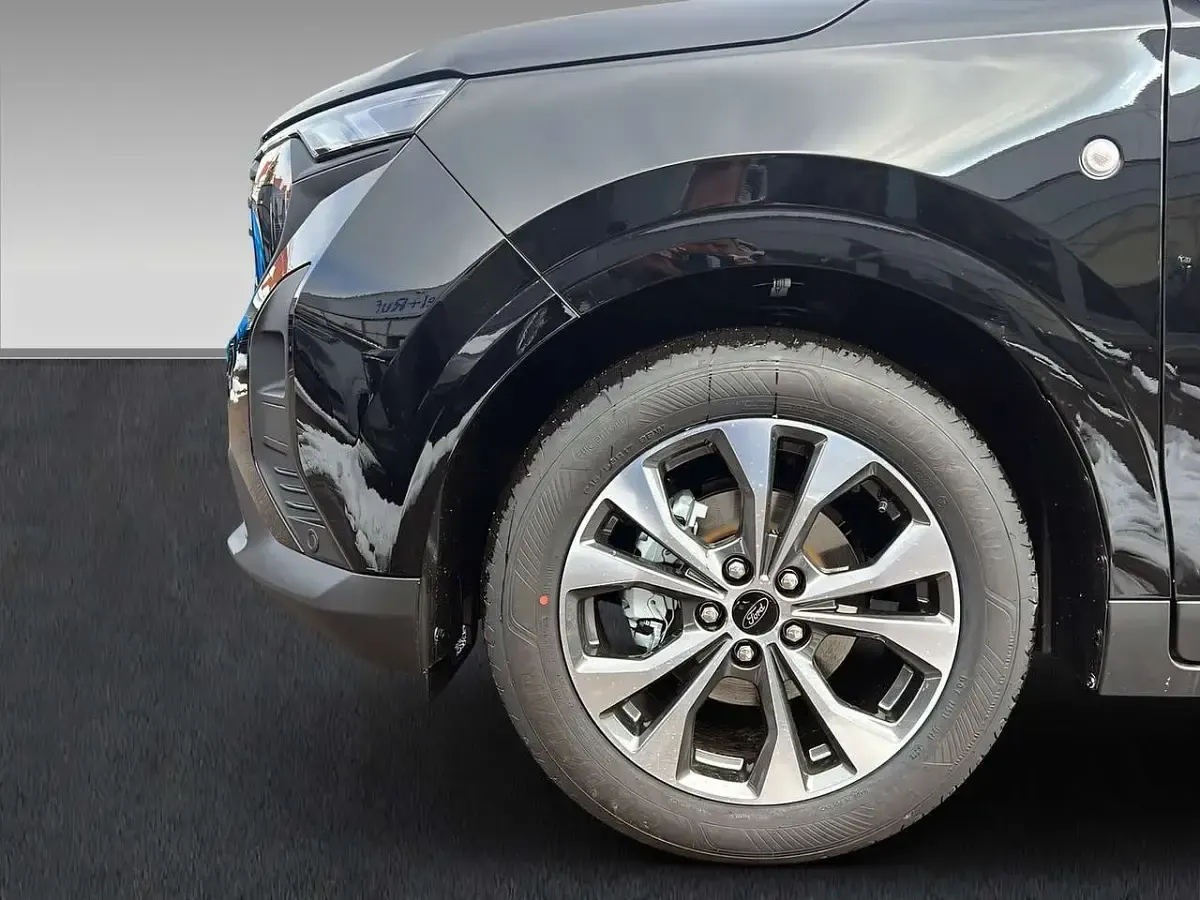 Gebraucht Ford Tourneo Titanium 125 PS (91 kW) 2026 Agate black Kombi