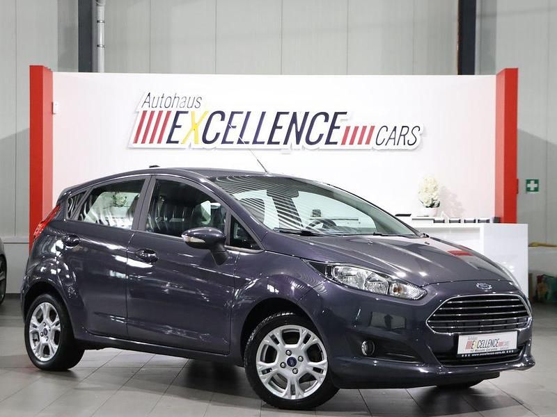 Grau Gebraucht 2015 Ford Fiesta Kleinwagen | 8.500 € (Fairer Preis) - Bild 1/4