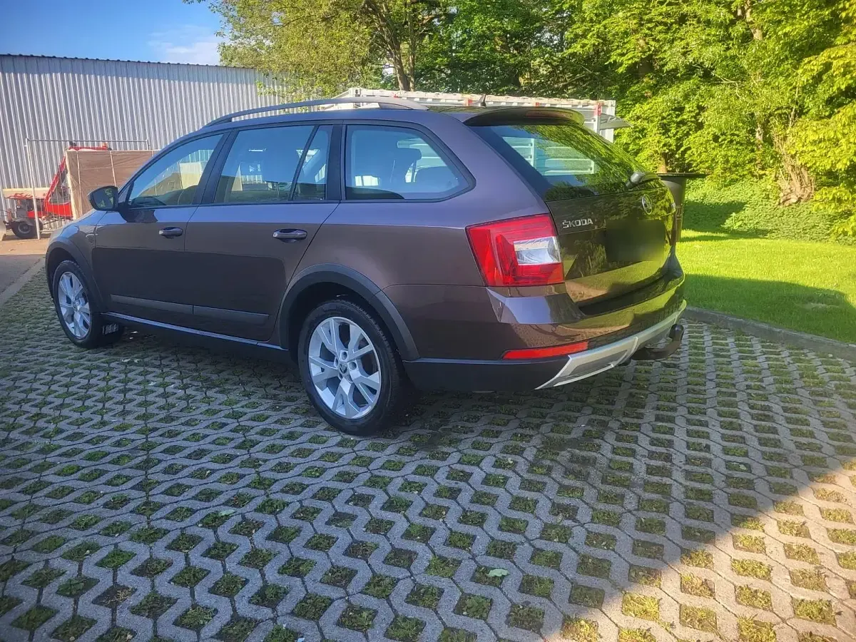 Gebraucht Skoda Octavia 184 PS (135 kW) 2015 Braun Kombi