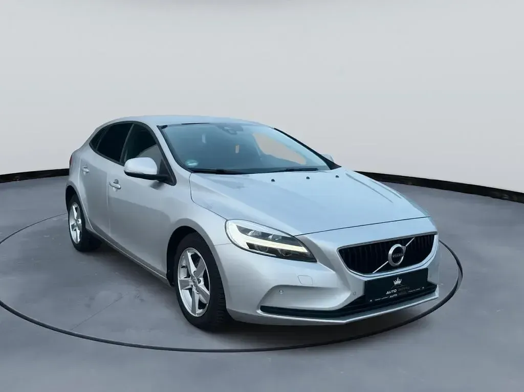 Gebraucht Volvo V40 Kinetic 122 PS (89 kW) 2017 Silber Limousine