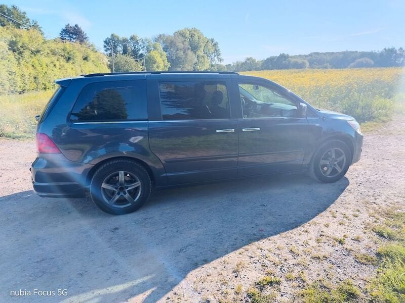 Blau Gebraucht 2009 VW Routan Van / Kleinbus | 2.999 € - Bild 1/4