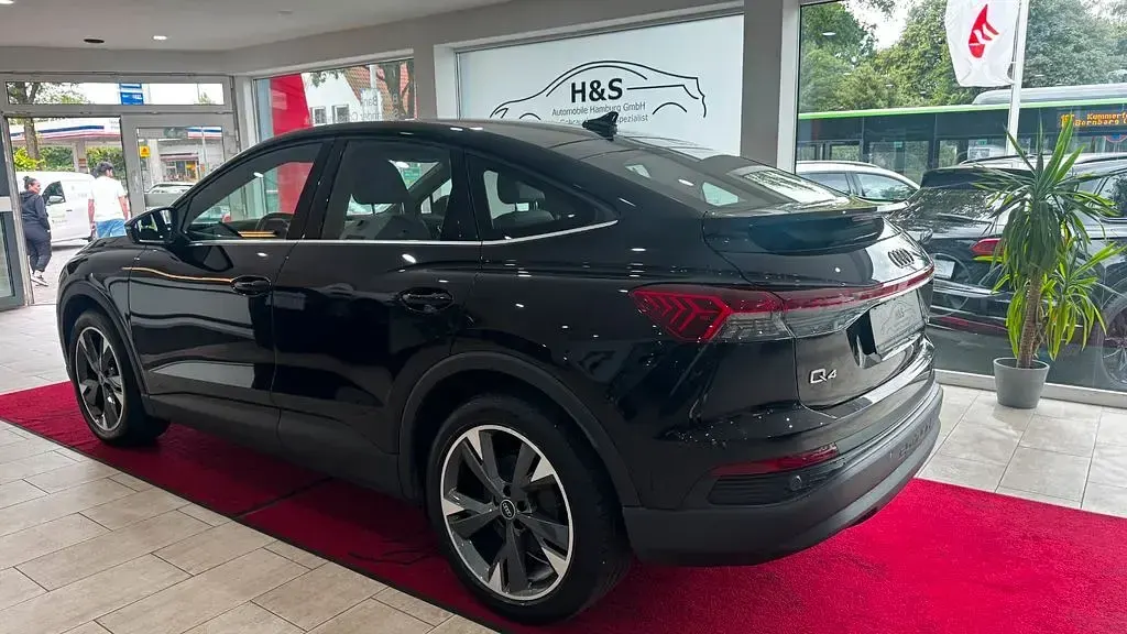 Gebraucht Audi Q4 Sportback e-tron Ambiente 150 kW (204 PS) 2023 Mythosschwarz SUV