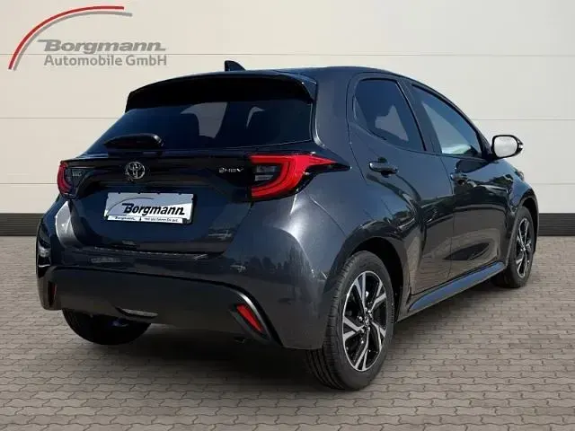 Neu Toyota Yaris 92 PS (67 kW) 2025 Grau Kleinwagen