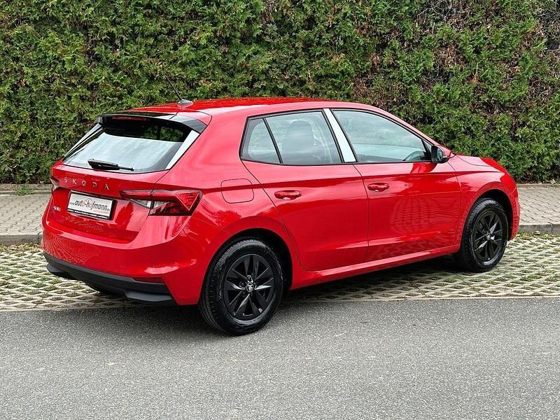 Neu Skoda 105 95 PS (69 kW) 2026 Rot Limousine