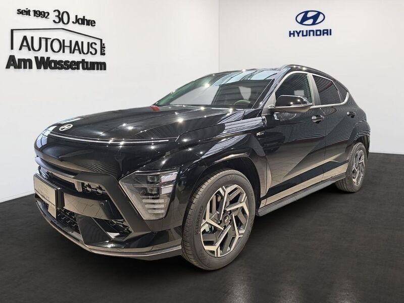 Abyss black / mic Neu 2025 Hyundai Kona N Line SUV | 33.499 € (Fairer Preis) - Bild 1/4