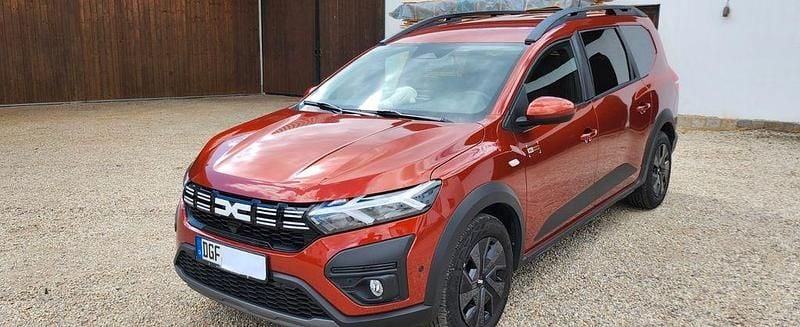 Second-hand Dacia Jogger Expression 101 CP (74 kW) 2024 Maro Monovolum